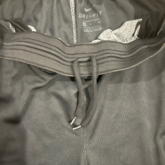 Nike Men's Small Black Gray Athletic Shorts Elastic Adjustable Waistband - Picture 4 of 4